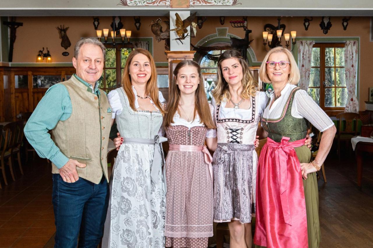 Zum Fally - Landgasthof Kirchberg am Wechsel Bagian luar foto
