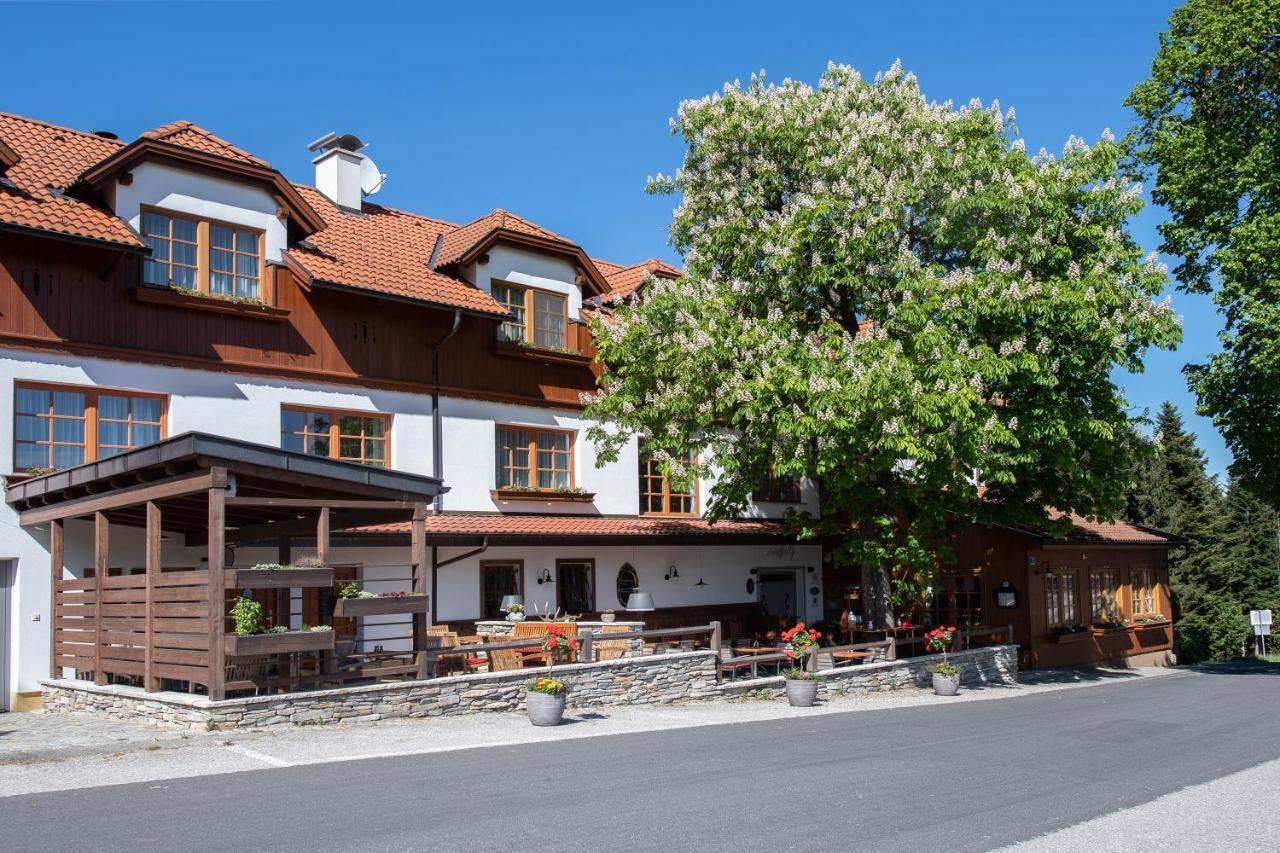 Zum Fally - Landgasthof Kirchberg am Wechsel Bagian luar foto