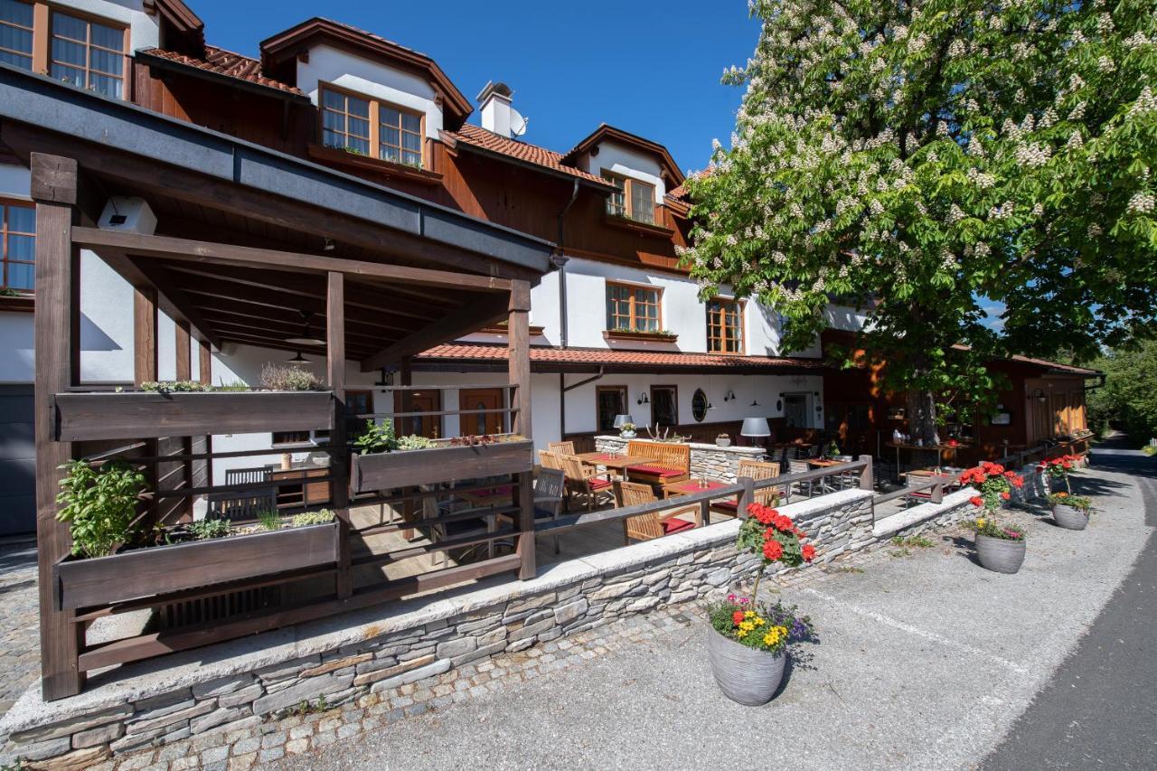 Zum Fally - Landgasthof Kirchberg am Wechsel Bagian luar foto