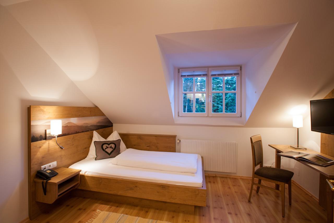 Zum Fally - Landgasthof Kirchberg am Wechsel Bagian luar foto
